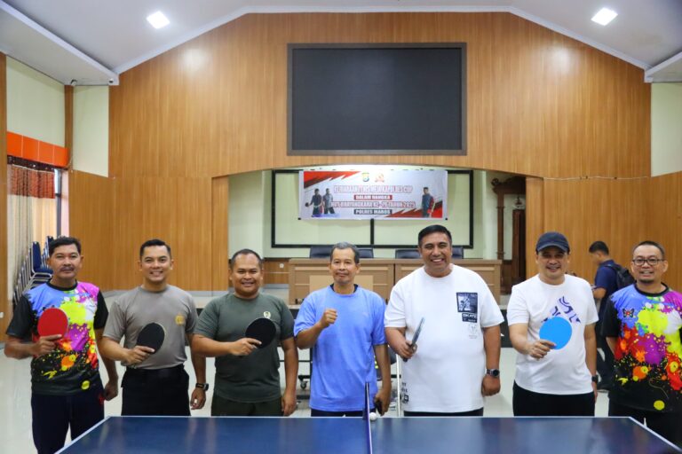 Pertandingan Eksebisi Bupati Maros Bersama Forkopimda Awali Pembukaan Turnamen Tenis Meja Antar Instansi Meriahkan HUT Bhayangkara ke-79