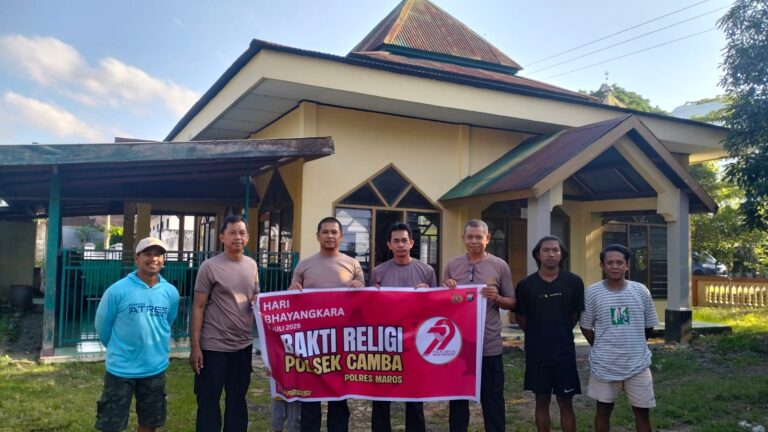 Judul: Polsek Camba Polres Maros Gelar Bakti Sosial dan Pembersihan Rumah Ibadah