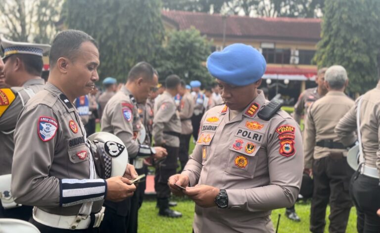 Operasi Patuh Pallawa 2025, Propam Polres Maros Gelar Penertiban Kepatuhan Personel dalam Berlalu Lintas