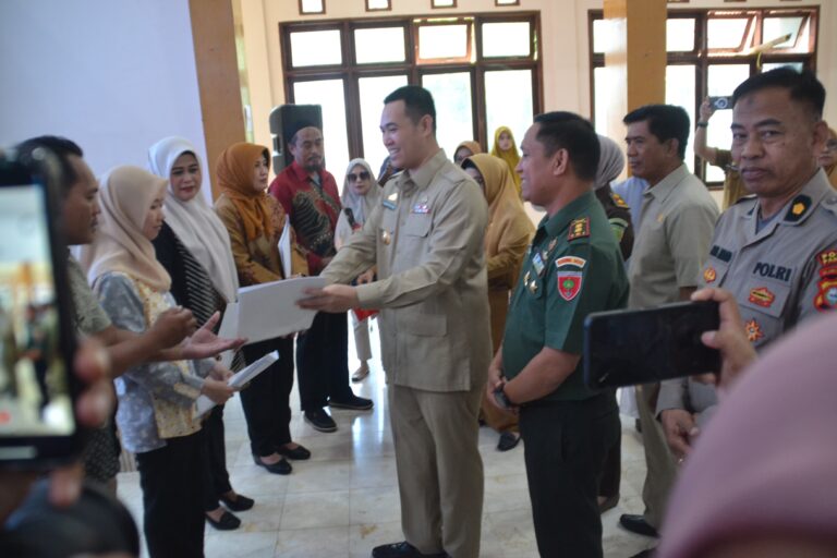 Bupati Pangkep Saksikan Peluncuran Koperasi Merah Putih Secara Daring