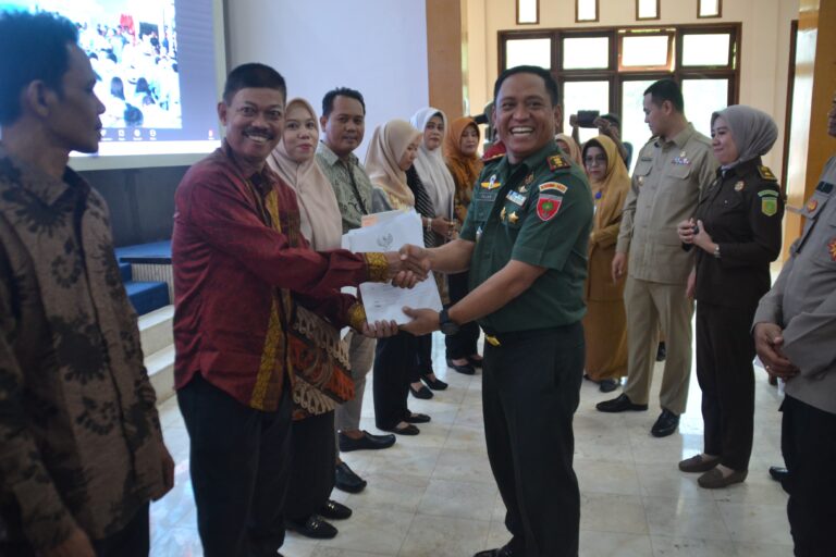 DANDIM 1421/PANGKEP HADIRI PELUNCURAN KELEMBAGAAN 80.000 KOPERASI DESA/KELURAHAN MERAH PUTIH OLEH PRESIDEN RI SECARA SERENTAK DI SELURUH INDONESIA