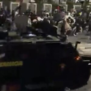 Tragedi Pejompongan: Pengemudi Ojol Tewas Terlindas Mobil Taktis Polisi di Tengah Demonstrasi