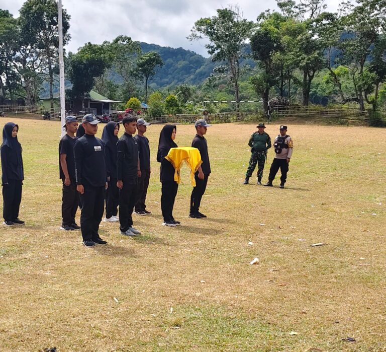 Bhabinkamtibmas dan Babinsa Hadiri Gladi Upacara HUT RI ke-80 di Desa Tompo Bulu