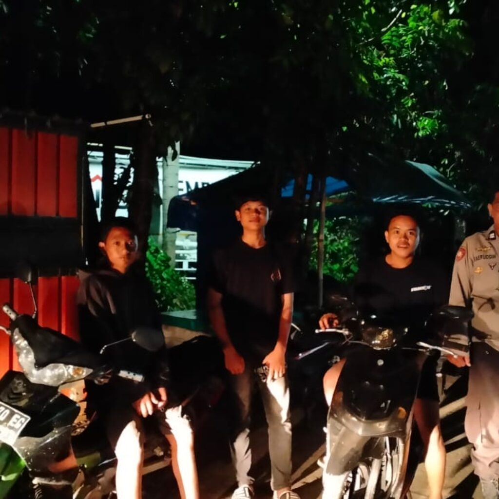Polisi Hadir di Tengah Masyarakat, Polsek Minasatene Laksanakan Patroli Malam untuk Cegah Gangguan Kamtibmas