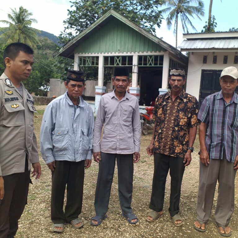 Bhabinkamtibmas Desa Lanne Sambang Dialogis dan Berikan Pesan-Pesan Kamtibmas