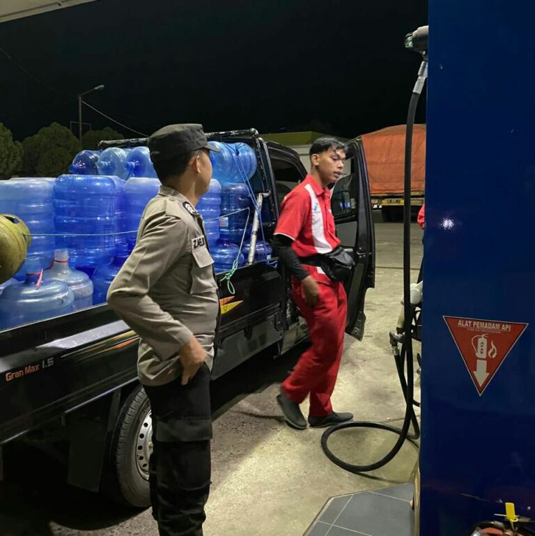 Polsek Ma’rang Gelar Patroli Malam, Singgah di SPBU Laikang untuk Dialog Kamtibmas