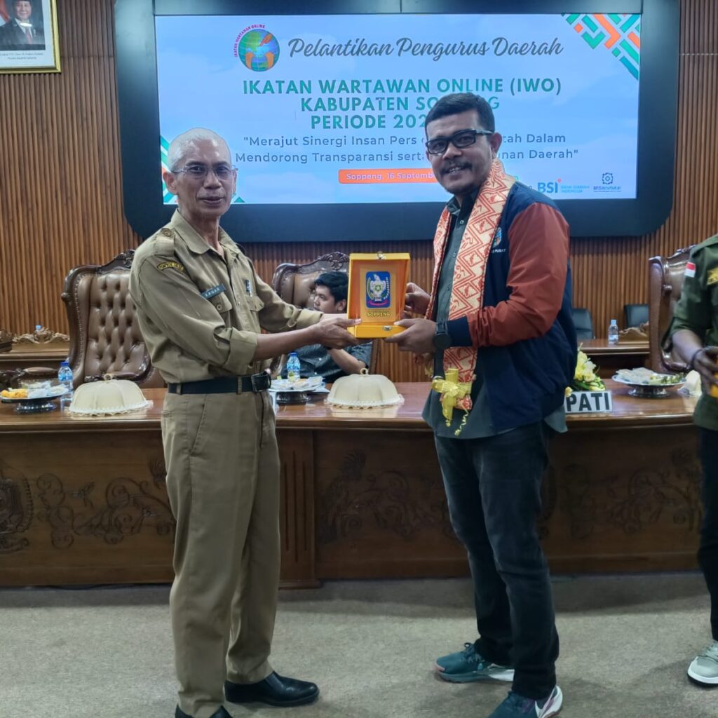 Ketua PP IWO Lantik Pengurus Daerah IWO Soppeng