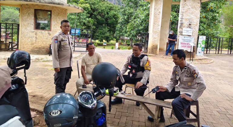 Bhabinkamtibmas Desa Tompo Bulu Ajak Warga Jaga Lingkungan dari Kebakaran dan Angin Kencang