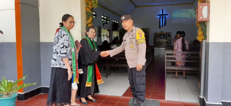 Polsek Balocci Amankan Ibadah Minggu di Gereja POUK Tonasa