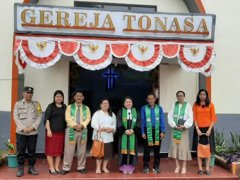 POLSEK BALOCCI LAKSANAKAN PENGAMANAN IBADAH MINGGU DI GEREJA PERSSEKUTUAN OIKUMENE TONASA