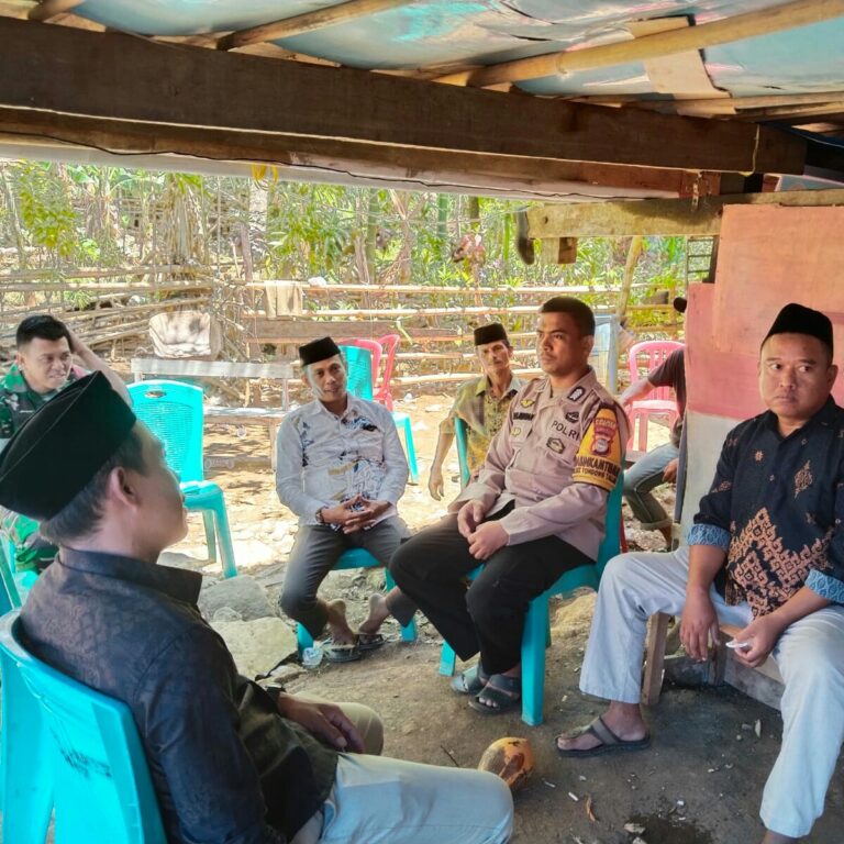 Bhabinkamtibmas Berikan Pengamanan dan Monitoring Pesta Pernikahan di Desa Lanne