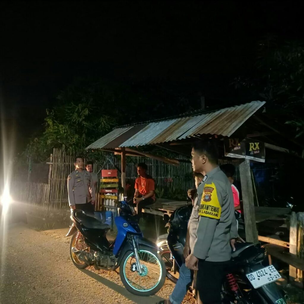Polsek Labakkang Laksanakan Patroli Malam untuk Cegah Tindak Kriminalitas