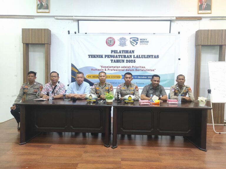 Unit Lalu Lintas Polsek Bungoro Gelar Pelatihan Teknik Pengaturan Lalu Lintas di PT. Semen Tonasa