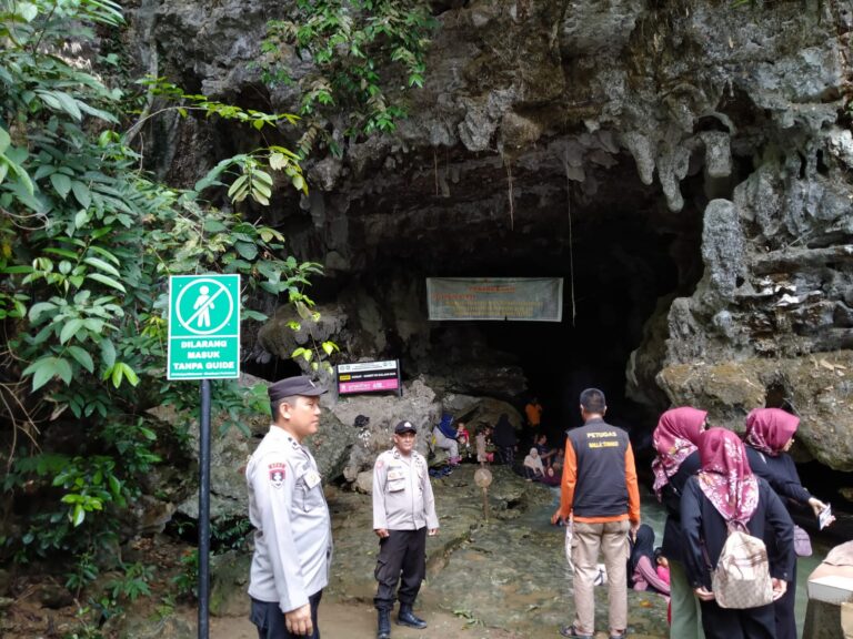Polsek Minasatene Tingkatkan Keamanan di Wisata Alam Leang Lonrong Melalui Patroli Rutin