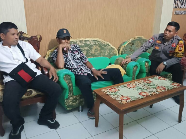 Bhabinkamtibmas Sambangi Warga, Sampaikan Pesan Kamtibmas di Kantor Lurah Bonto Kio
