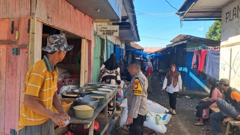 Polsek Ma’rang Tingkatkan Keamanan Pasar Bonto-Bonto dengan Patroli Dialogis