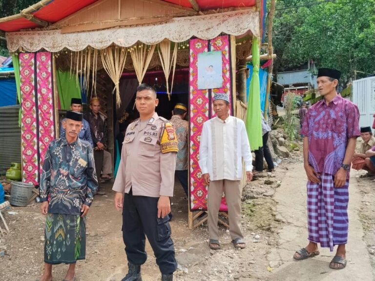 Polsek Tondong Tallasa Hadirkan Rasa Aman Bhabinkamtibmas Kawal Resepsi Pernikahan Warga