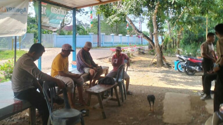 Bhabinkamtibmas Polsek Labakkang Aktif Jalin Silaturahmi, Tingkatkan Kesadaran Kamtibmas di Desa Kassiloe