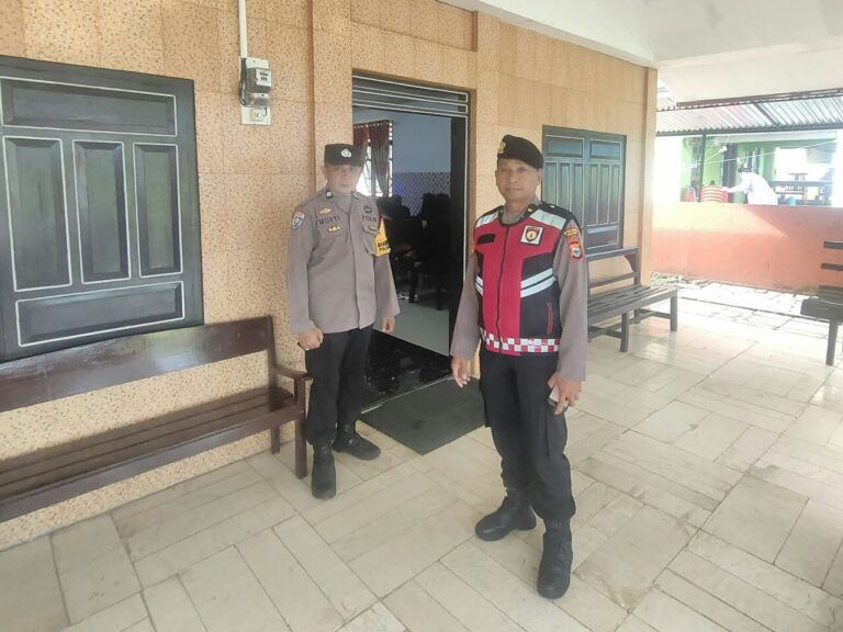 Wakapolsek Ma’rang Pantau Ibadah Mingguan Gereja Mappatuo, Siapin Pengamanan Natal-Tahun Baru