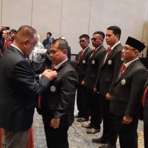 DR H.Surianto Raih Golden Award, Anugerah Olah Raga Sebagai “Tokoh Peduli Olah Raga” dari SIWO PWI