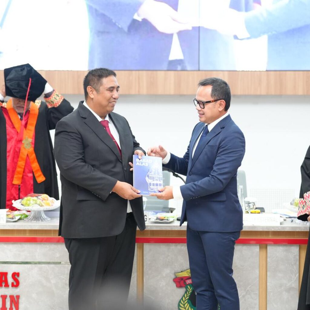 Bupati Maros Resmi Menyandang Gelar Doktor Ilmu Politik.
