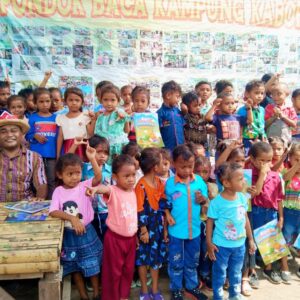 Misi Yanto De Flores Ubah Bekas TPS Menjadi Rahim Literasi Sikka