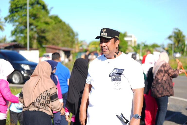 Guna Wujudkan Lingkungan Bersih dan Sehat, Pemkab Maros Gelar Aksi Kerja Bakti Serentak.