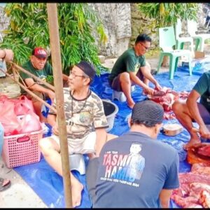 Panitia Ibadah Kurban Masjid Jami Al Manar Ujung Bulu Kelurahan Mallusetasi Kecamatan Ujung, Laksanakan Penyembelihan 6 Ekor Sapi dan 1 ekor Kambing