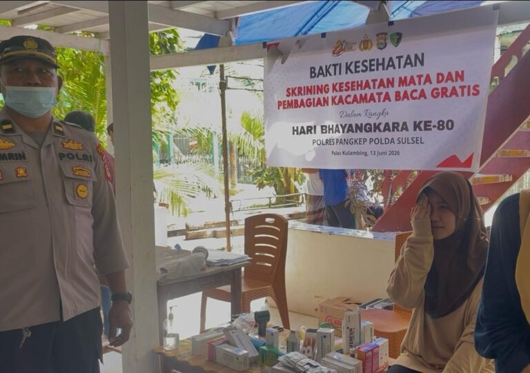 Sambut Hari Bhayangkara ke-80, Polres Pangkep Gelar Skrining Mata dan Bagikan Kacamata Gratis di Pulau Kulambing 