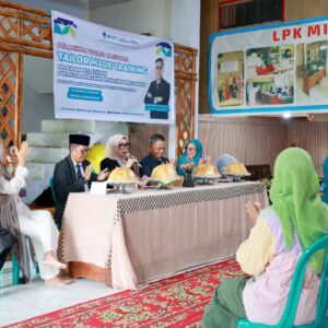 Tinjau Pelatihan Menjahit TMT di LPK Mitra Mandiri, Bupati Barru Dorong Lahirkan Wirausaha Baru