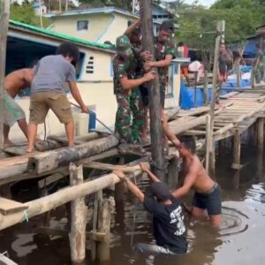 Satgas Yonif 123/Rajawali Rehabilitasi Dermaga Sahapikya, Perkuat Akses dan Kesejahteraan Warga Mappi