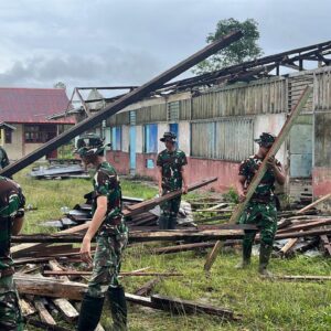 Presiden RI Bersama KASAD Hadir Untuk Rakyat Melalui Satgas Yonif 123/Rajawali Merehab Sekolah di SD YPPK Santo Fransiskus Xaverius Yagatsu