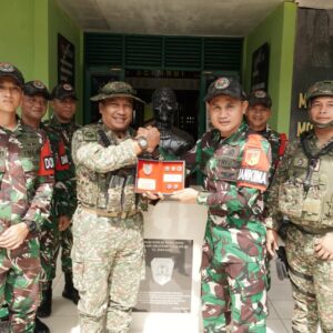 Satgas Pamtas RI-Malaysia Yonarmes 19/Bogani Terima Kunjungan Pegawai Memerintah Batalion Ketiga Rejimen Renjer Diraja Malaysia