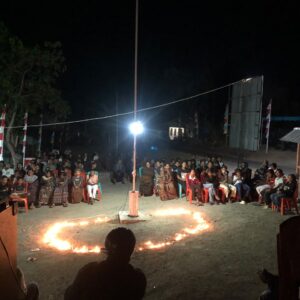 Malam Renungan di Watukobu: Doa Bersama dan 1.000 Lilin untuk Pahlawan dan Korban Bencana Flores