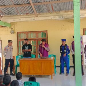 Tim Trauma Healing Polda NTT dan Bali Berikan Psyichological First Aid untuk Korban Gempa di Palue Sikka