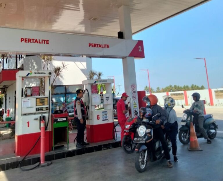 Jaga Kelancaran dan Ketertiban BBM, Polsek Segeri Gencar Pantau SPBU Demi Situasi Kondusif