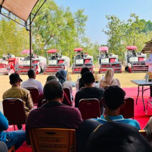 Bupati Maros Serahkan 11 Unit Alsintan, Perkuat Produktivitas dan Ketahanan Pangan.
