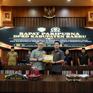 Wakil Bupati Barru Serahkan Rancangan KUA-PPAS 2027, Target Pertumbuhan Ekonomi 6,31 Persen