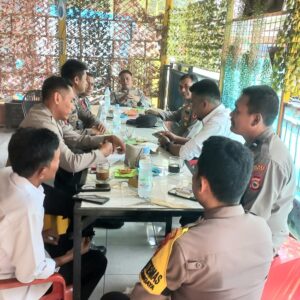 Pimpin Anev Mingguan, Kapolsek Liukang Tangaya Tekankan Disiplin dan Kualitas Pelayanan ke Masyarakat