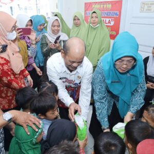 Serahkan Bantuan Susu, Dinas P2KBP3A Gandeng Sejumlah SKPD